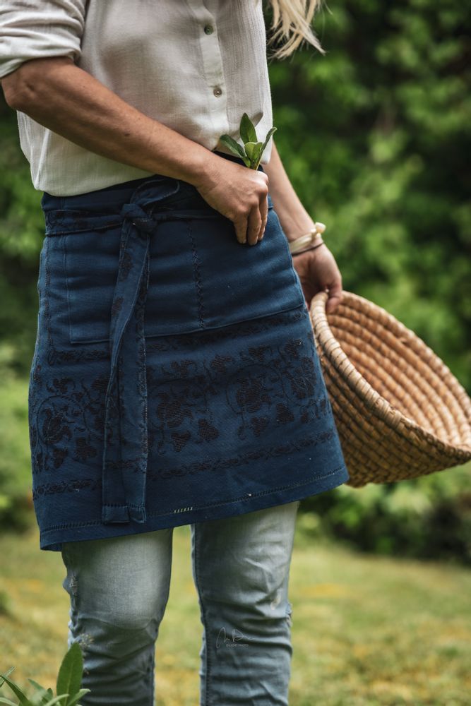 Linge de table textile - Tablier de travail vintage tissé à la main - LINEAGE BOTANICA - THE ART OF WELLBEING