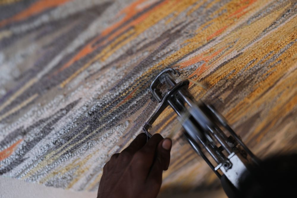 Design objects - Iris Ikat Grey, Luxurious Hand Tufted Rug - OBEETEE