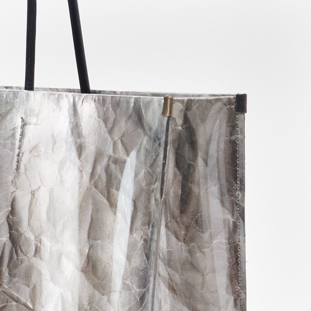 Sacs et cabas - crumple GINHAKU SHOPPER BAG - sac fourre-tout vertical en aluminium froissé - KENTO HASHIGUCHI