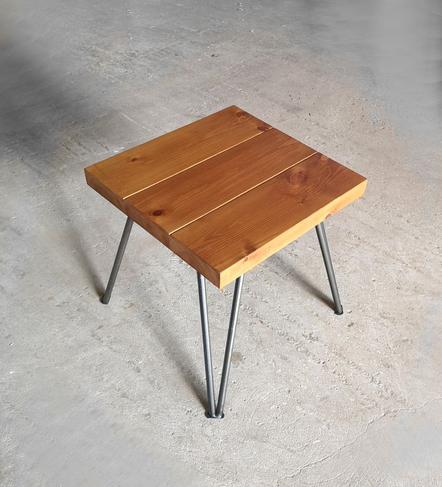 Tables de nuit -  Table d'appoint avec plateau en pin FSC et pieds en V  - LIVING MEDITERANEO