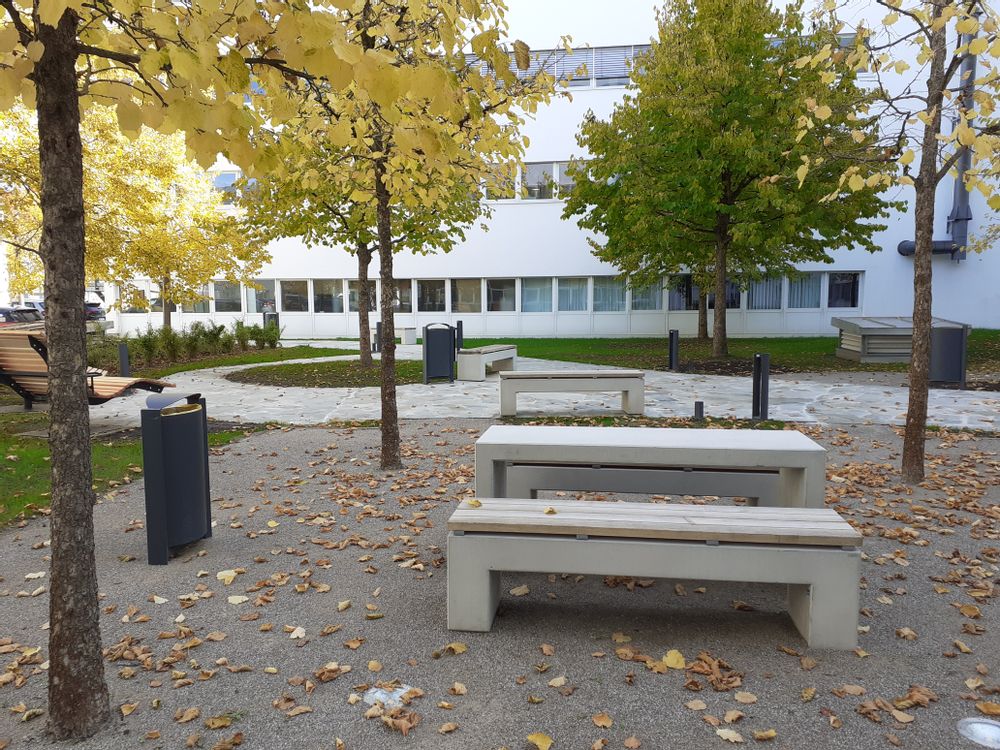Banquettes pour collectivités - ANGULUS SEDES PONTIS Banc de jardin en béton, En forme de U avec revêtement / dossier en bois en option - CO33 EXKLUSIVE BETONMÖBEL