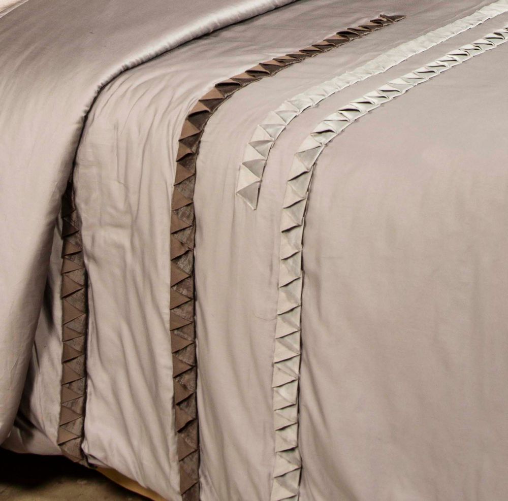 Bed linens - Fanatic Bed decor - KANCHI BY SHOBHNA & KUNAL MEHTA