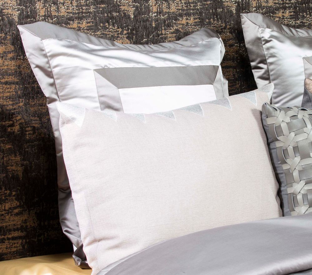 Bed linens - Fanatic Bed decor - KANCHI BY SHOBHNA & KUNAL MEHTA