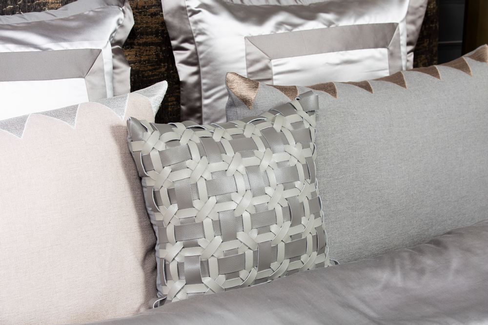 Bed linens - Fanatic Bed decor - KANCHI BY SHOBHNA & KUNAL MEHTA
