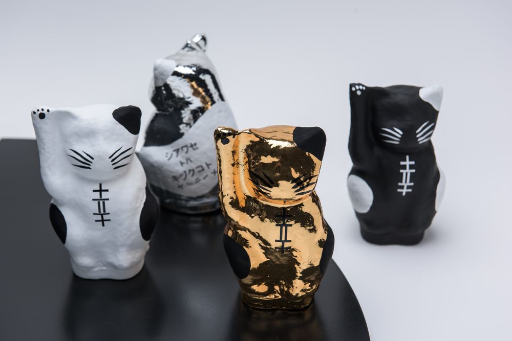 Objets design - Statuette Chat qui apporte du bonheur Premium - DESIGNER’S DARUMA « TOMBER SEPT FOIS, SE RELEVER HUIT »