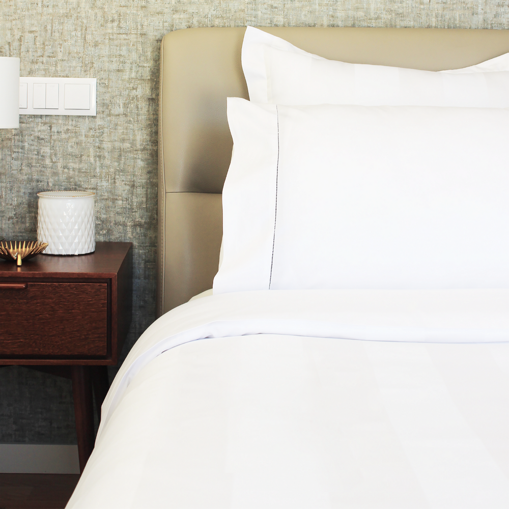 Bed linens - Luxury Plain White Duvet Cover, 300 Thread Counts, 100% Cotton Sateen, Cord Stitch & 5 CM Flap - VIDDA ROYALLE