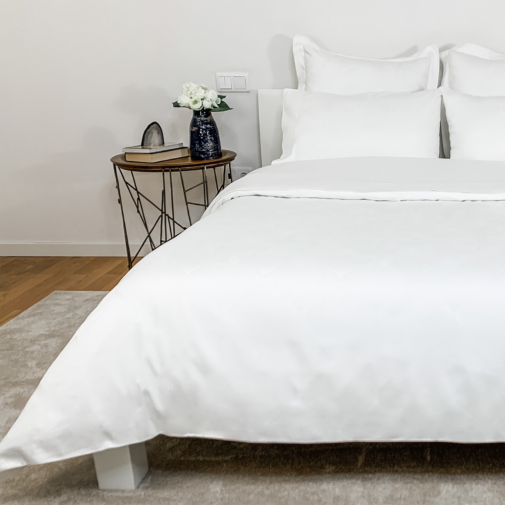 Bed linens - Luxury Plain White Duvet Cover, 300 Thread Counts, 100% Cotton Sateen, Cord Stitch & 5 CM Flap - VIDDA ROYALLE