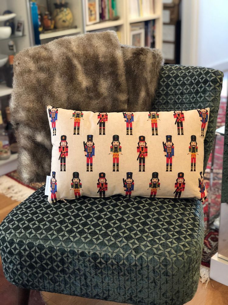 Cushions - Nutcracker cushion with green or red velvet back - AUTHENTIQUE LIVING