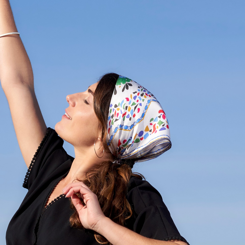 Foulards et écharpes - Petit carré de soie 45 x 45 cm - Amoureux des Etoiles – soie française GOTS - OURSE BLANCHE