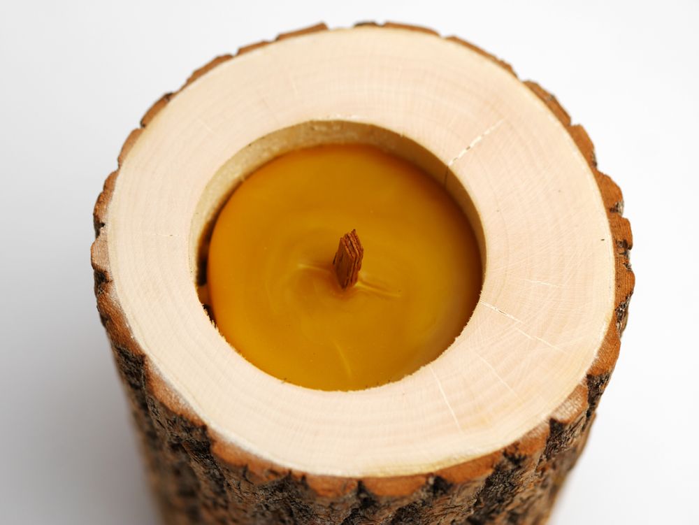 Gifts - ROCKY S | Unique candle made of wood, beeswax and natural oils | Perfect gifting size - WOOD MOOD