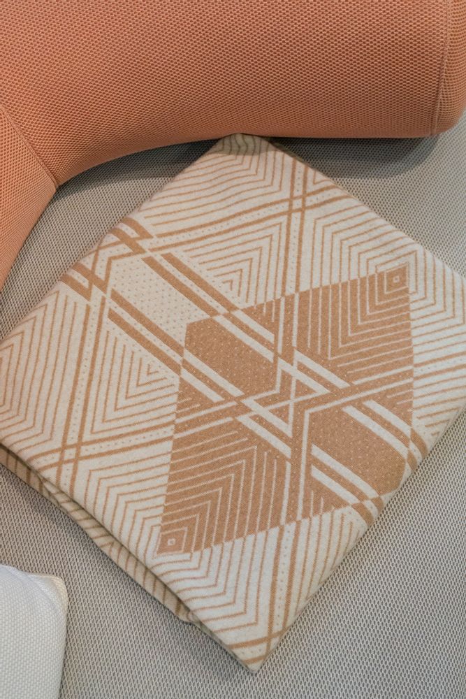 Throw blankets - The Signature Recycled Blanket - Off White / Camel - LA MAISON DE LA MAILLE
