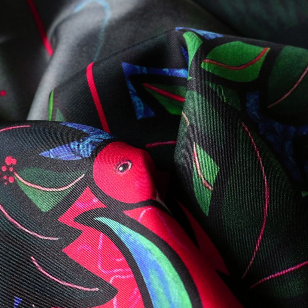 Tissus - OISEAUX DU PARADIS 45 - carré / foulard imprimé 100 % twill de soie - 45 x 45 cm - roulotté à la française - MAISON FÉTICHE
