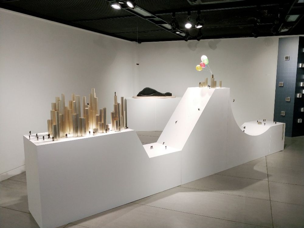 Sculptures, statuettes and miniatures - The World, Insignificant Moments - HYUNJIN-SEOUL