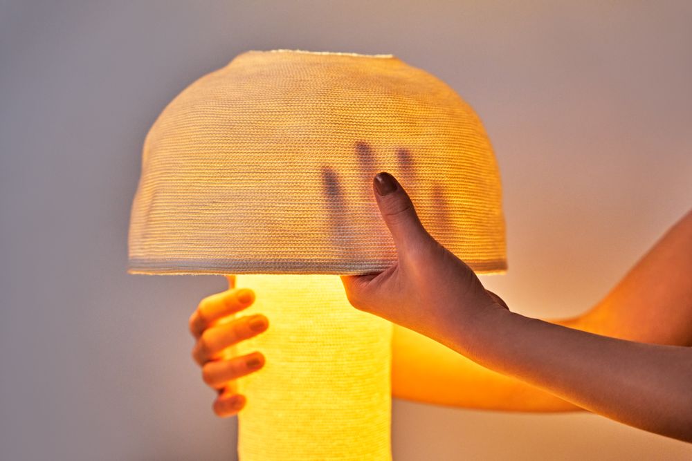 Table lamps - Posing lamp / Make casual adjustments to the light, every day - MOBJE