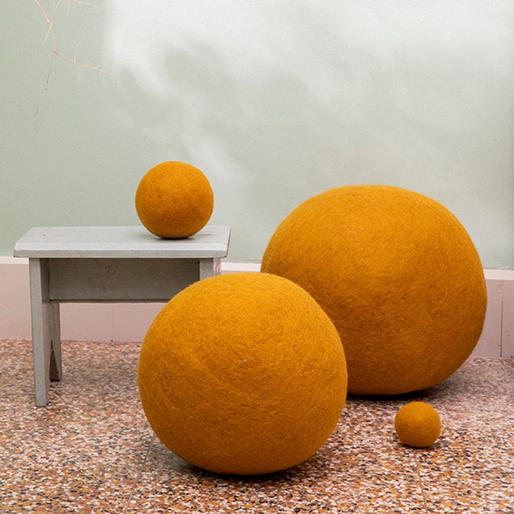 Ottomans - POUFFE BALL - Handmade in felt - MUSKHANE