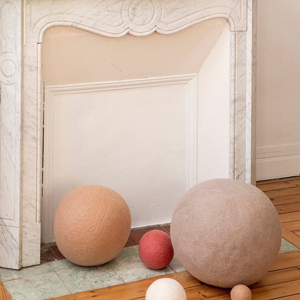 Ottomans - POUFFE BALL - Handmade in felt - MUSKHANE