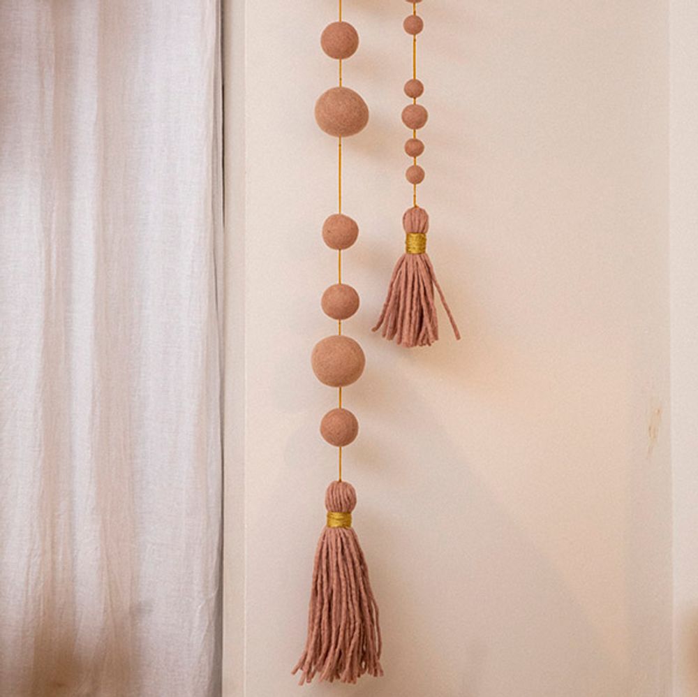 Rideaux et voilages - SUSPENSION PERLES ET POMPONS - Fait-main en feutre - MUSKHANE