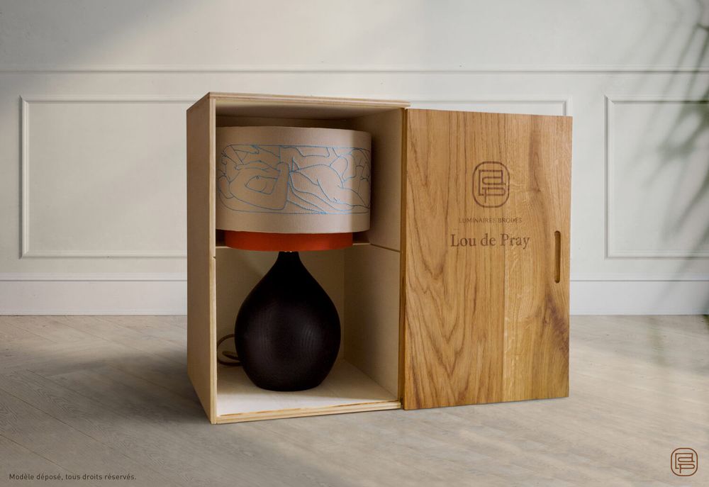 Objets design - Lampe Petia, abat-jour brodé - LOU DE PRAY
