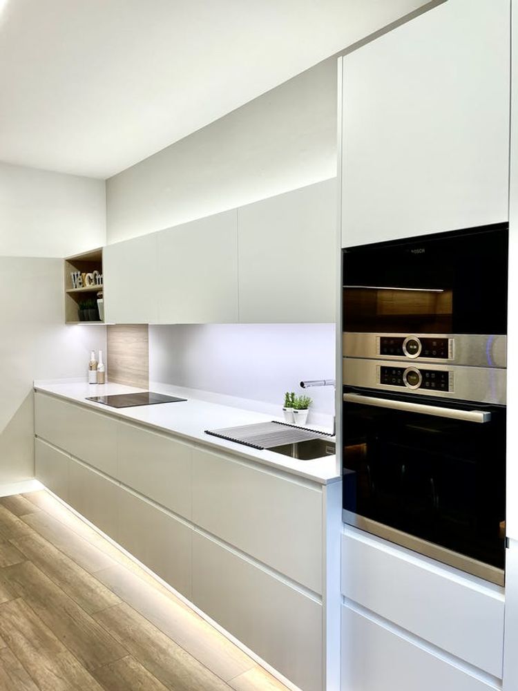 Kitchens furniture - Silestone Iconic White - COSENTINO