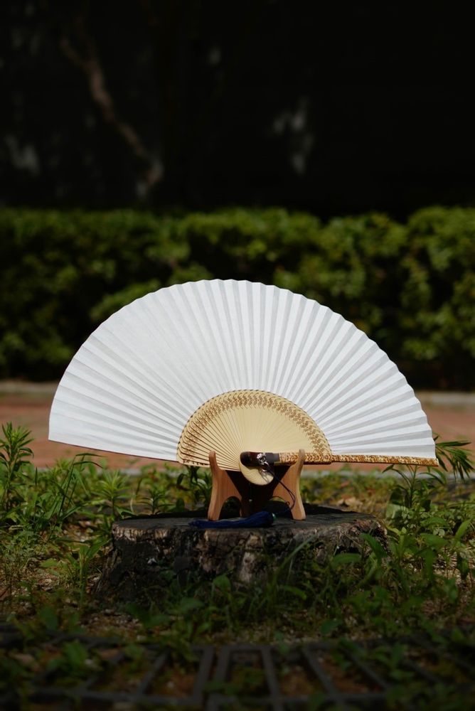 Cadeaux - Fan - Hapjuksun - SOLUNA ART GROUP