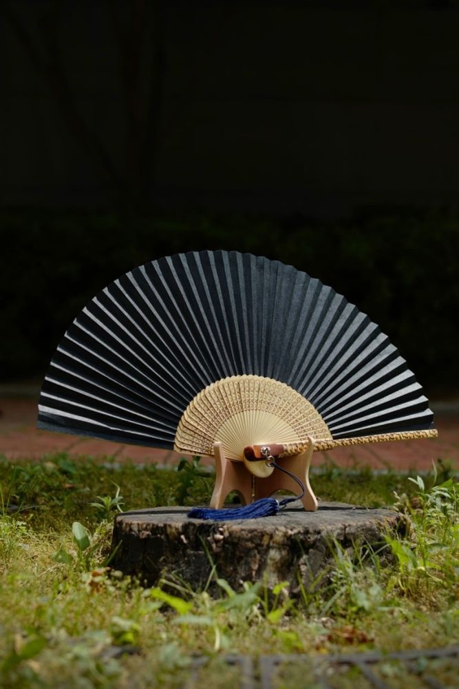 Cadeaux - Fan - Hapjuksun - SOLUNA ART GROUP