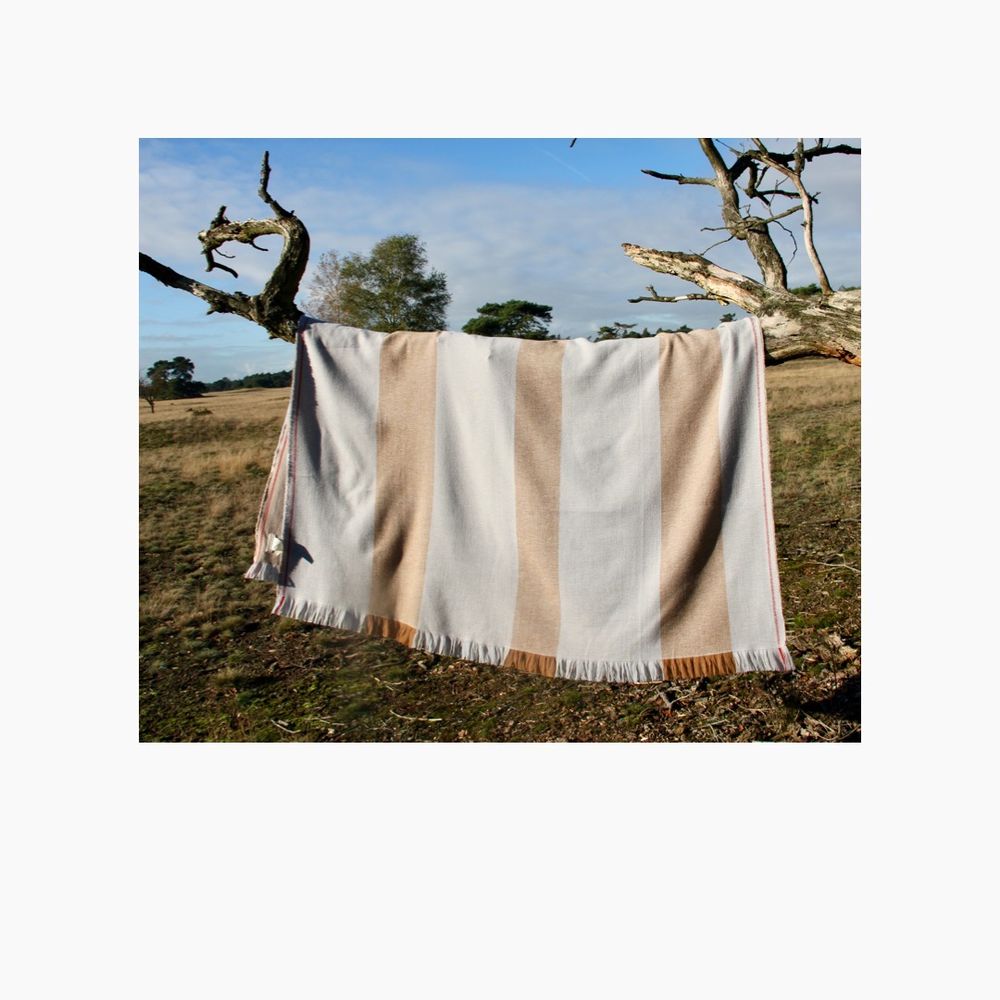 Homewear - UNHAIS THROW - SCHOOLOFLIFEPROJECTS