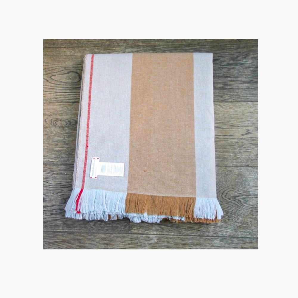 Homewear - UNHAIS THROW - SCHOOLOFLIFEPROJECTS