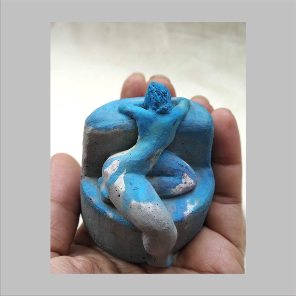 Sculptures, statuettes and miniatures - SCULPTURE OF A LADY OF SOLITUDE - ARANYA EARTHCRAFT