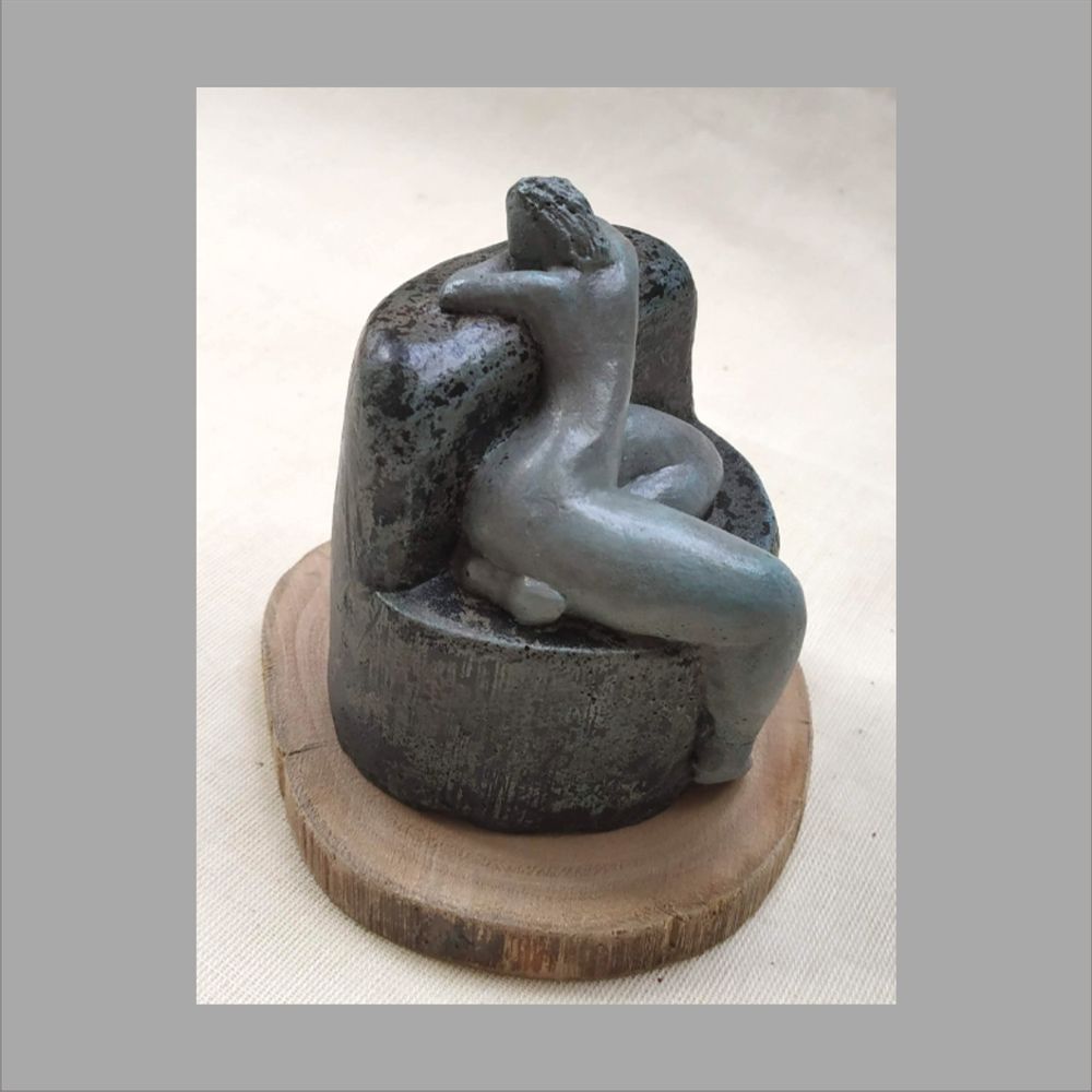Sculptures, statuettes and miniatures - SCULPTURE OF A LADY OF SOLITUDE - ARANYA EARTHCRAFT