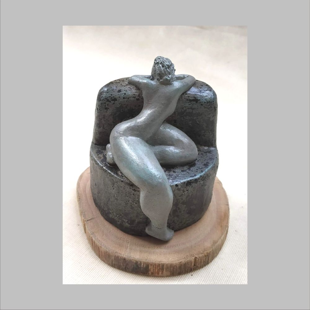 Sculptures, statuettes and miniatures - SCULPTURE OF A LADY OF SOLITUDE - ARANYA EARTHCRAFT