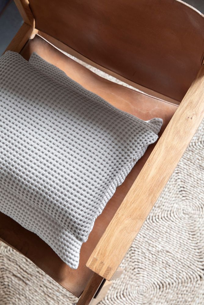 Linens - Biafo throws, decorative cushions and bedspread - AIGREDOUX