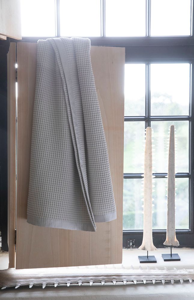 Linens - Biafo throws, decorative cushions and bedspread - AIGREDOUX