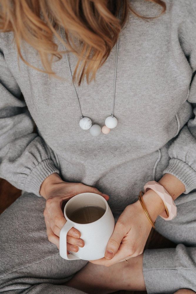 Cadeaux - Love Actually Rose Perle | Collier de portage, d'allaitement et de dentition - MINTYWENDY