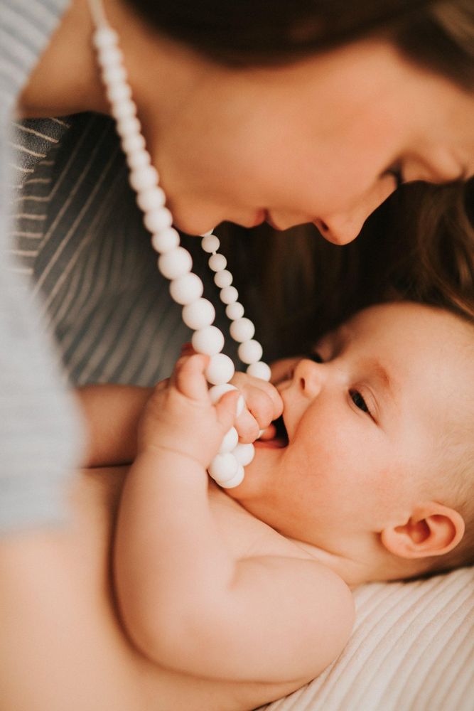 Gifts - Louise| Baby carrier, breastfeeding and Teething Necklace - MINTYWENDY