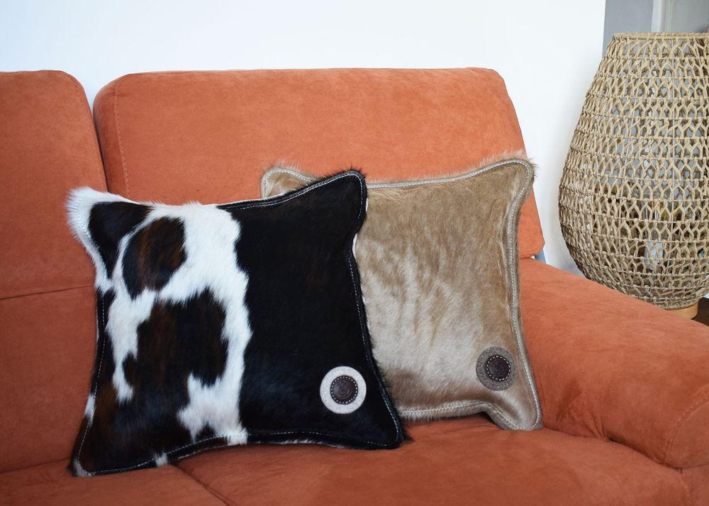 Coussins - Coussin peau de vache et feutre de laine ou cuir - L'ATELIER DES TANNERIES
