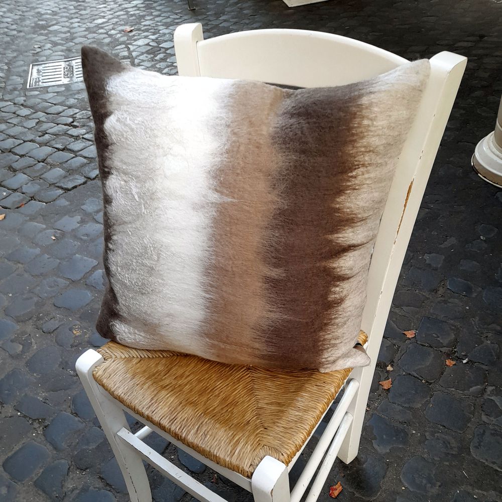 Cushions - Decorative cushion "Mood"with hand-felted design in merino wool and silk on linen fabric. - ELENA KIHLMAN
