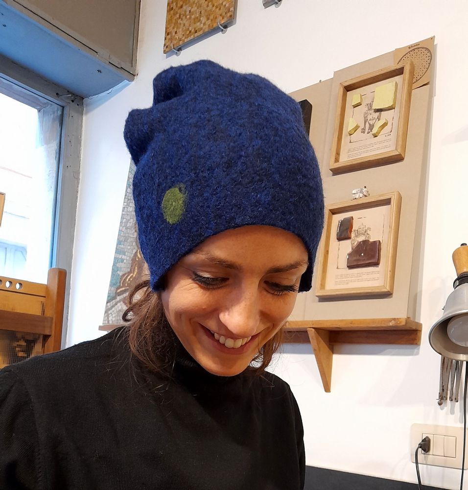 Hats - Handmade hats, gloves, neck guard and scarf in vergin wool - ELENA KIHLMAN