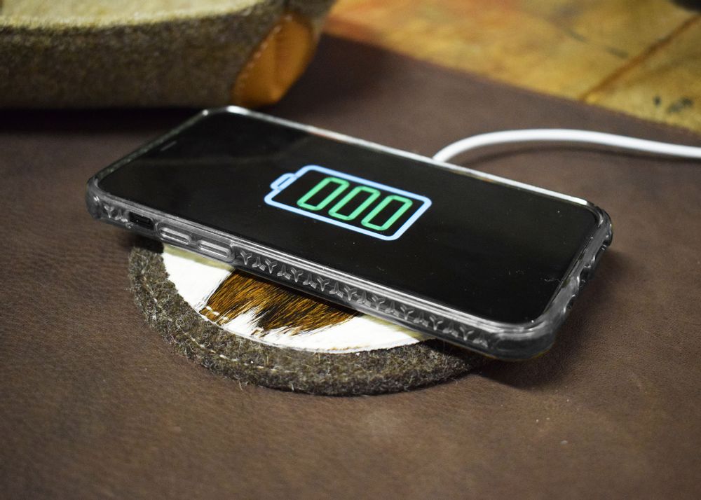Other smart objects - Wool and Cow Felt or Leather Induction Phone Charger - L'ATELIER DES TANNERIES