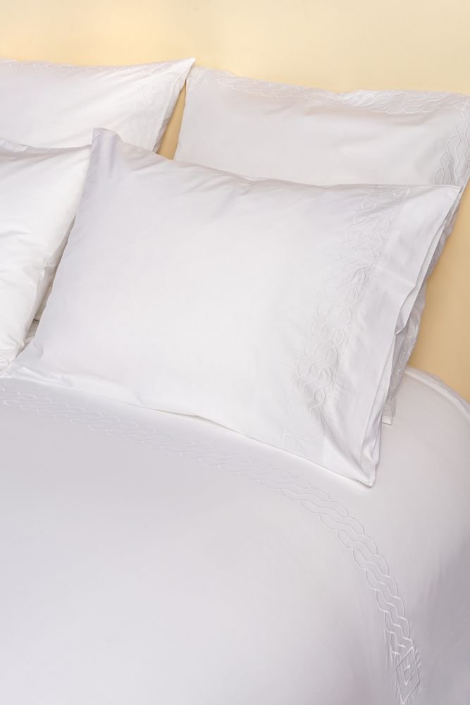 Hotel bedding - White Braided Flat Sheet - ALDÉLINDA HOME