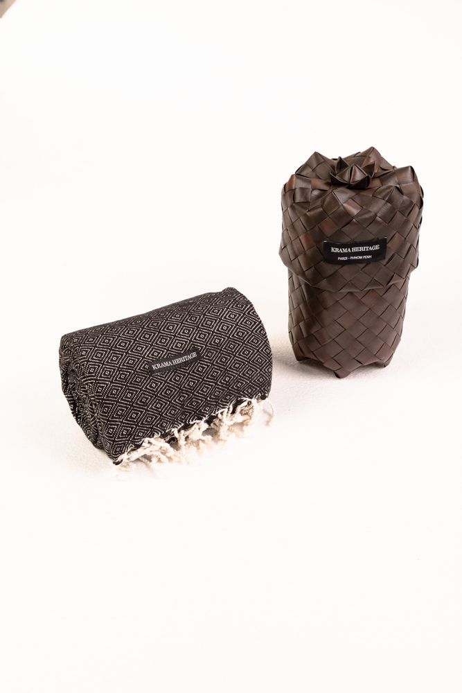 Foulards et écharpes - Le Grand Krama Chaud Epais Noir Ebène - KRAMA HERITAGE