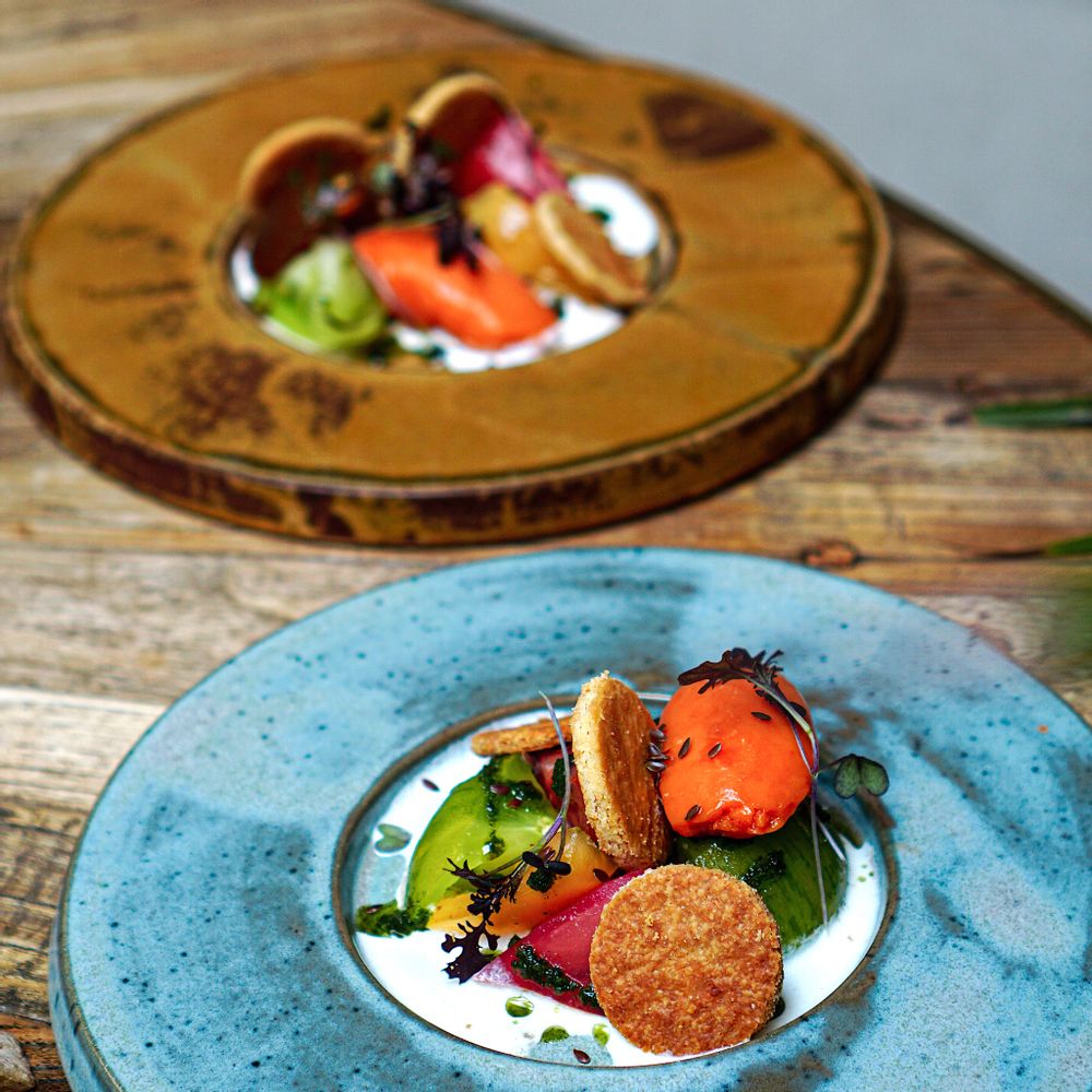 Assiettes de réception - ASSIETTE ARTISANALE CHEF EN GRÉS "SATURNUS" - MAISON GALA