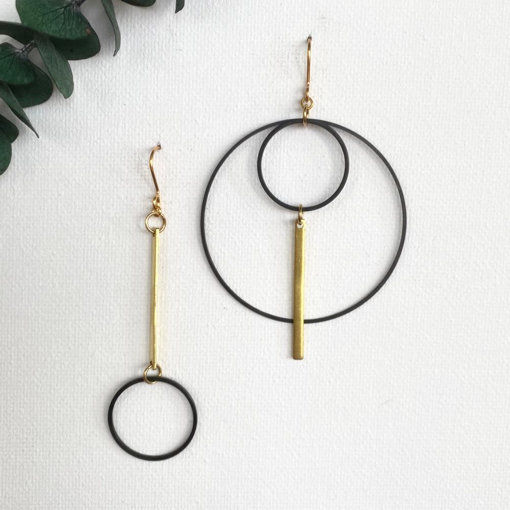 Bijoux - Boucles d'oreilles asymétriques en laiton. - NAO JEWELS