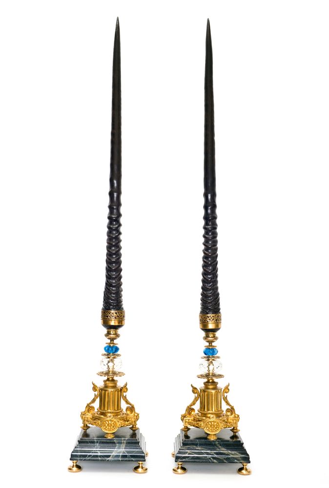 Sculptures, statuettes et miniatures - Paire de cornes d'oryx sur socles en bronze antique - DUPONT BERLIN