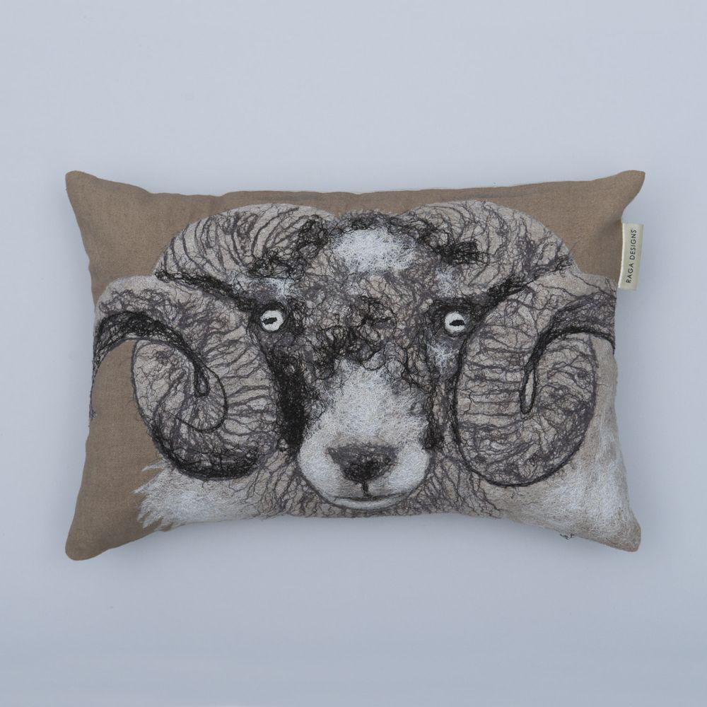 Coussins textile - Coussins brodés - NEERU KUMAR