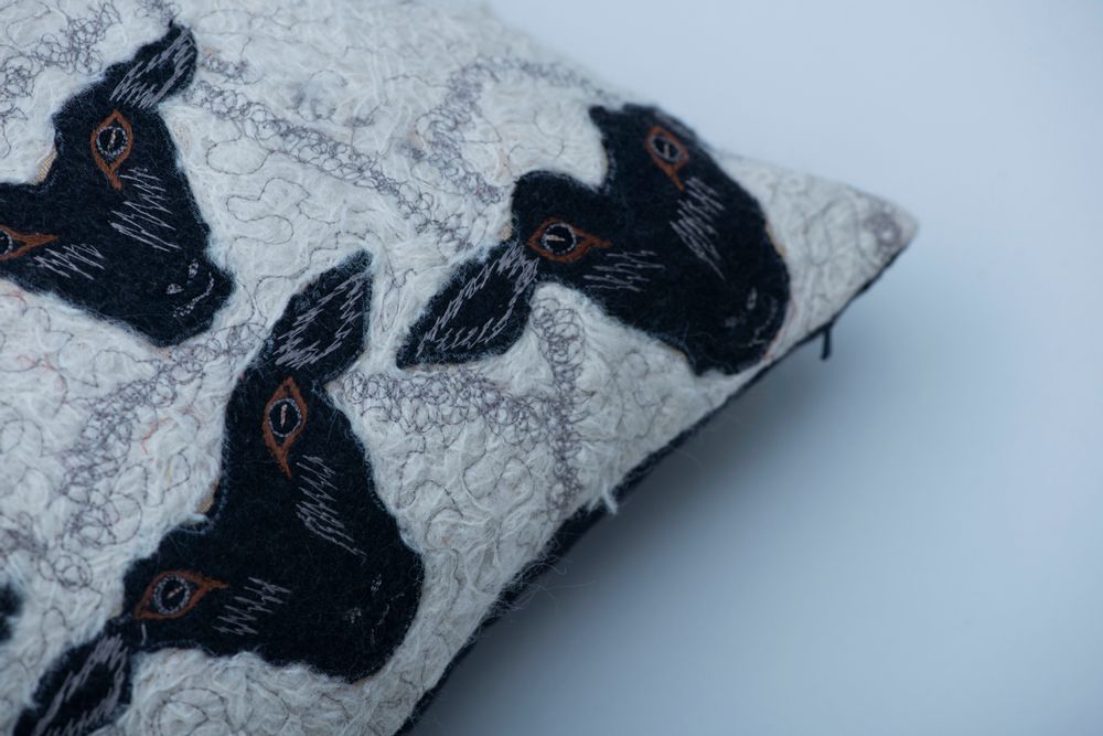 Coussins textile - Coussins brodés - NEERU KUMAR