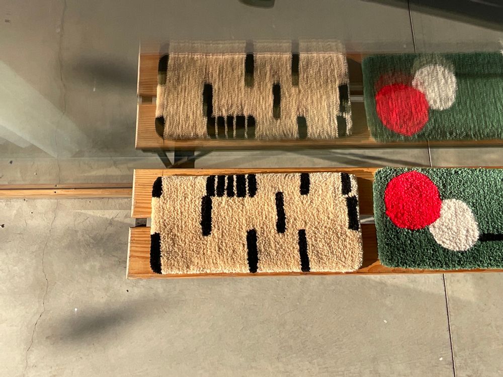 Tapis contemporains - Fabric Fabrik: TAPIT - STOOL RUGS - FRAMED WORKS - FABRIC FABRIK