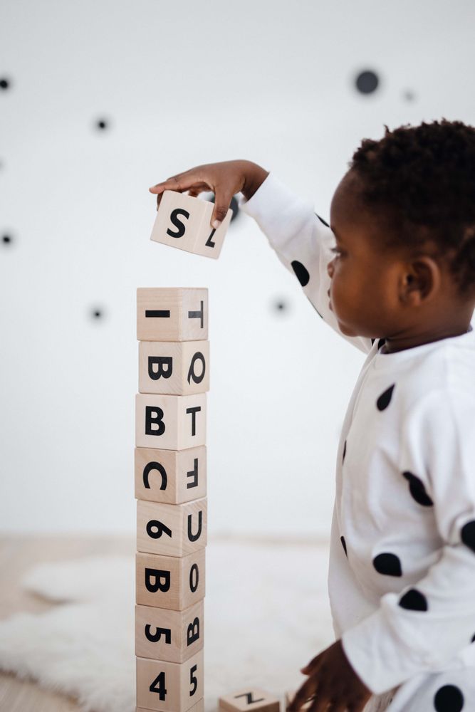 Jouets enfants - Alphabet Blocks - Dix blocs alphabet en bois dans un sac en lin de coton - OOH NOO