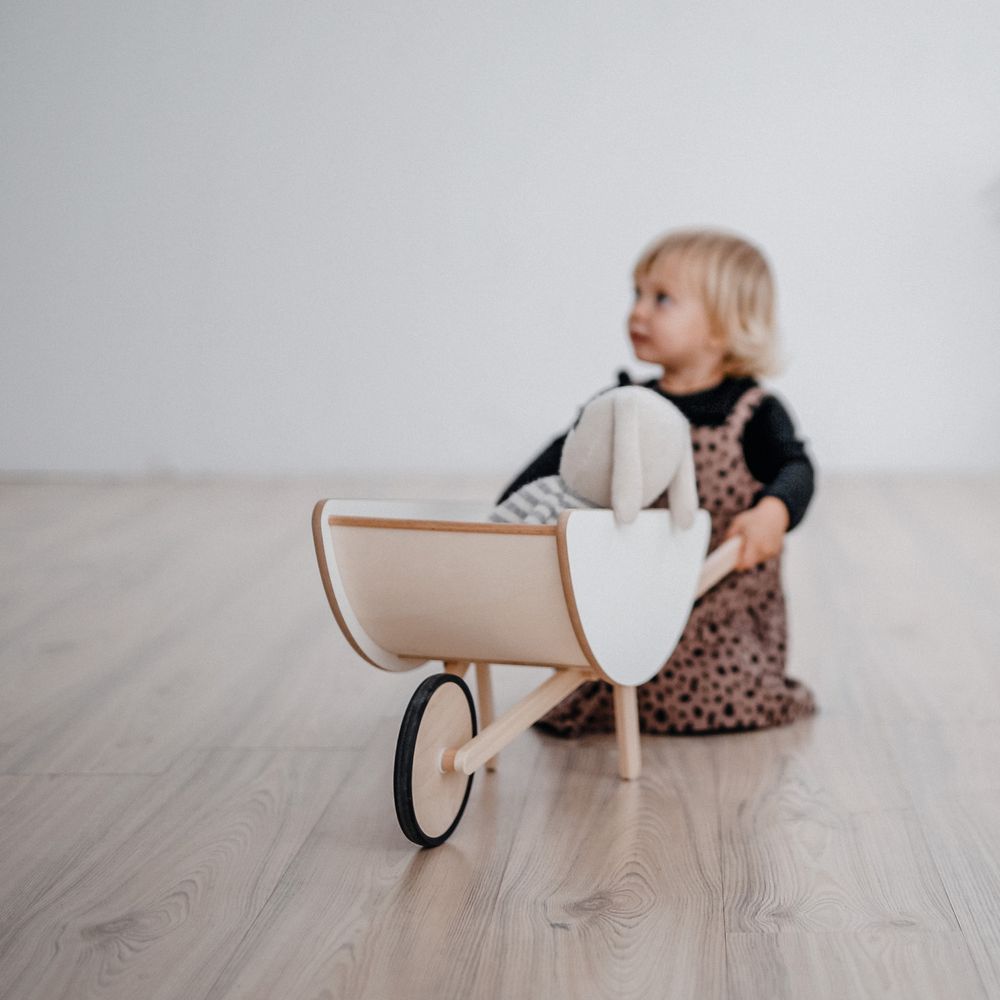 Jouets enfants - Brouette jouet - Faites un jeu en voyant qui peut transporter un tas de jouets plus loin sans renverser. - OOH NOO