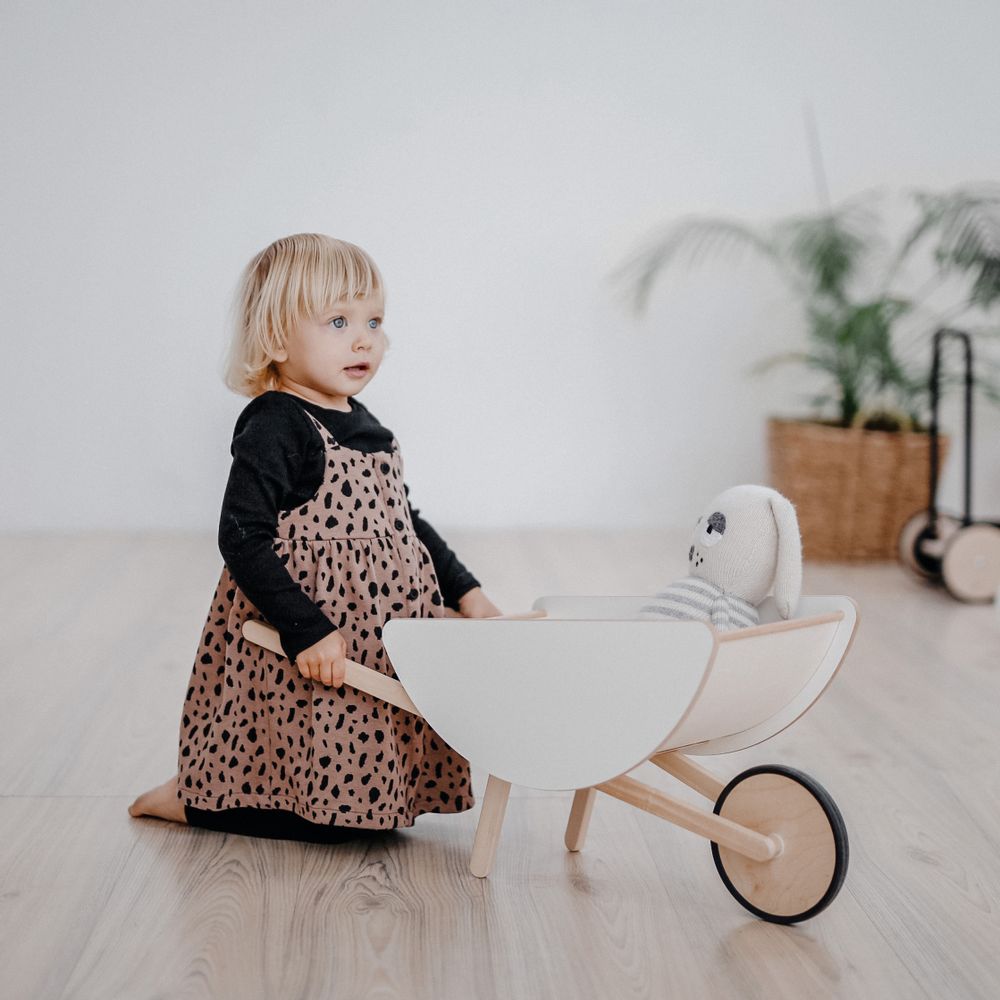 Jouets enfants - Brouette jouet - Faites un jeu en voyant qui peut transporter un tas de jouets plus loin sans renverser. - OOH NOO
