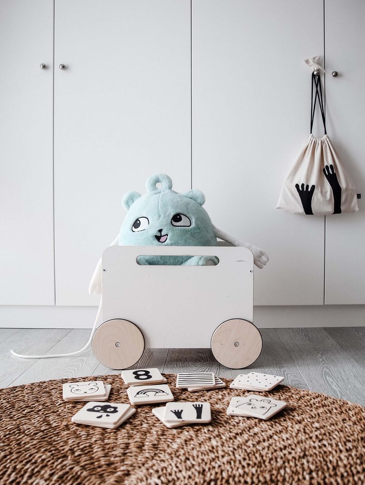 Toys - Toy chest on wheels - A little toy chest for all of the favourite dolls - OOH NOO